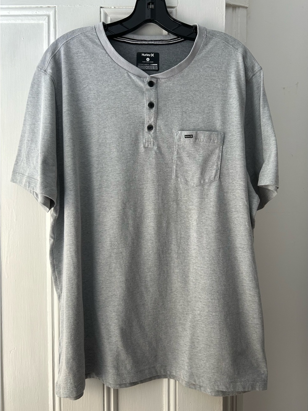 Hurley | Dri-Fit | 3 Button Short-Sleeve Henley | Size XL